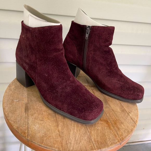 White Mountain Shoes - White Mountain Suede Zip Up Boots